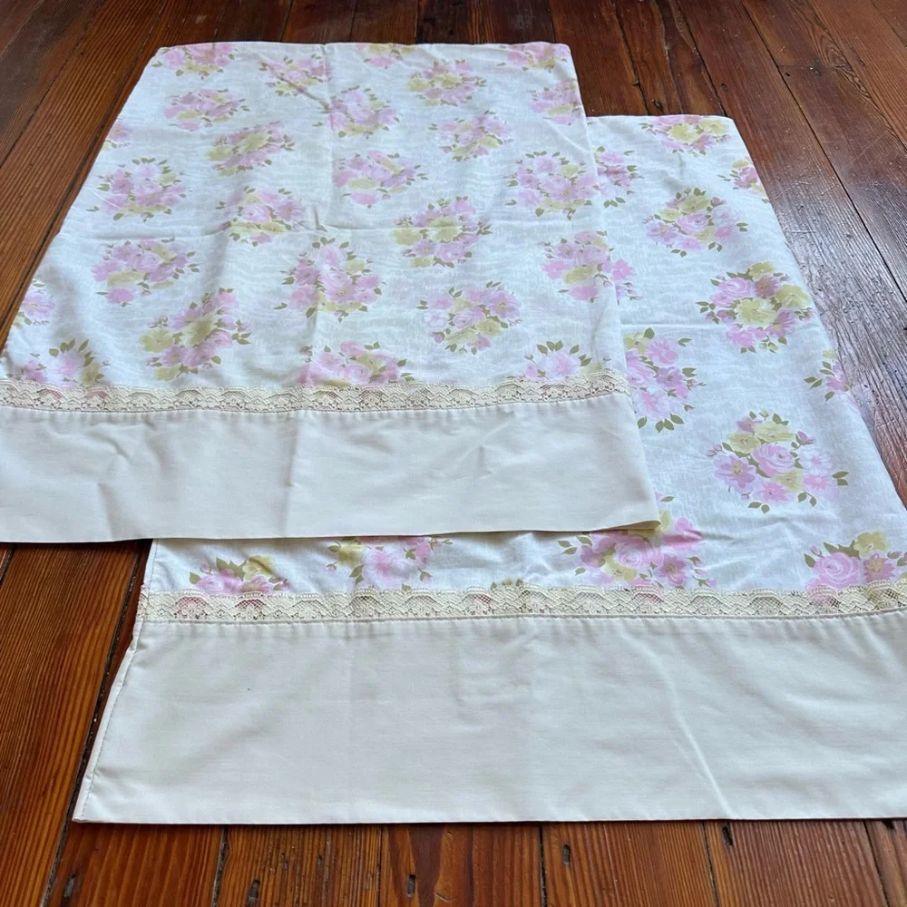 Vintage Springmaid Wondercale set of 2 white & pink floral & lace pillowcases